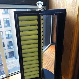 Rotating Jewelry Stand